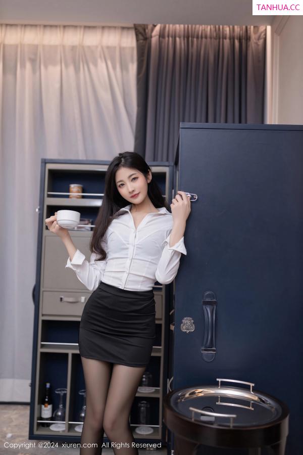   [XiuRen]高清写真图 2024.07.09 No.8830 鱼尾fish 黑丝美腿第3张图片